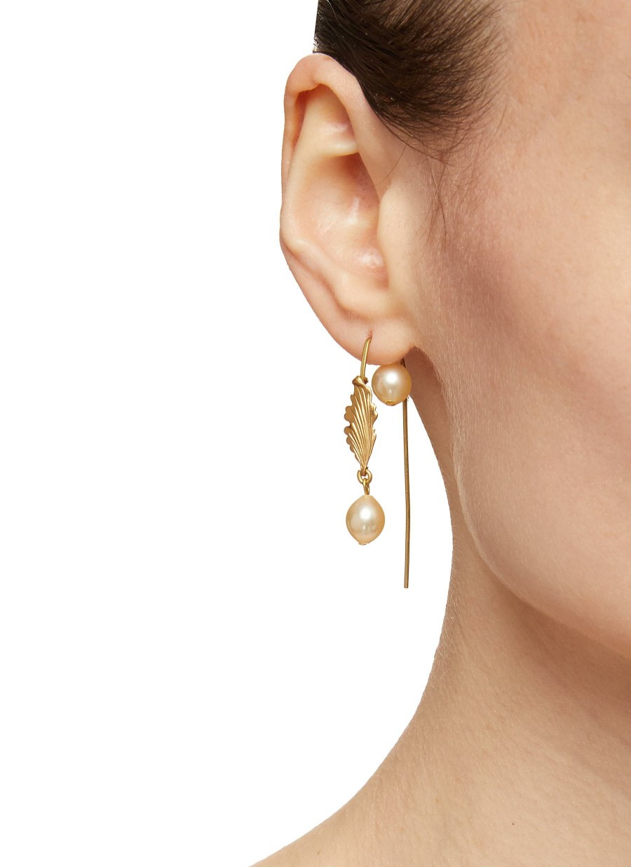 Accessories * | Monshiro Excellent Quality 'Sucabiosa Tsubomi' Gold Plated Metal Glass Pearl Mismatch Hook Earring